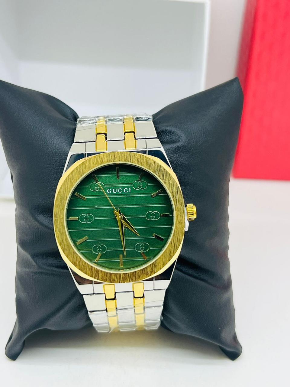 Gucci Timepiece Gold Silver